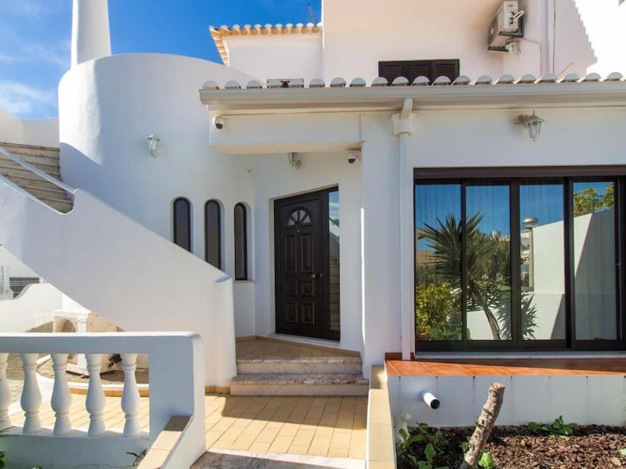 Villa Dogueno- Privat Pool & Privacy & Albufeira Center Exteriör bild