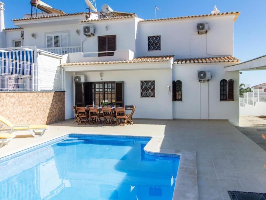 Villa Dogueno- Privat Pool & Privacy & Albufeira Center Exteriör bild